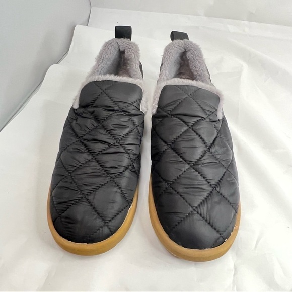 Nordstrom Rack Quilted Black Slippers - Picture 2 of 8